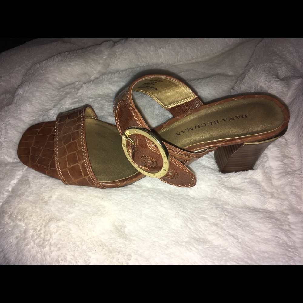 3" brown print heels w gold buckle - Picture 3 of 5